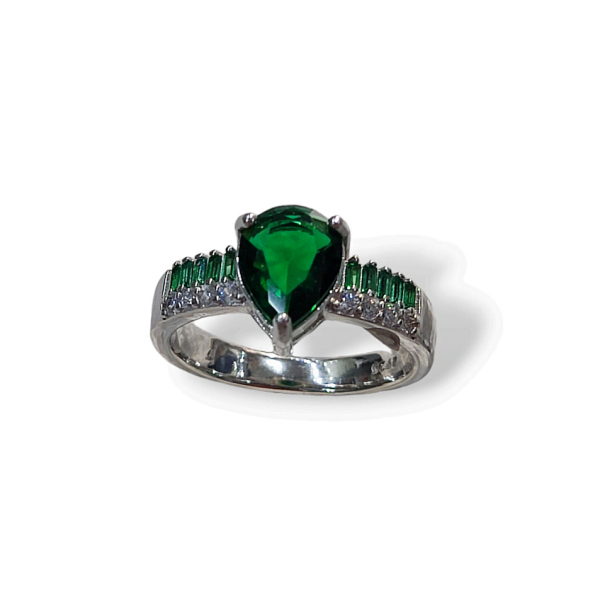 Δαχτυλίδι από ασήμι 925 επιπλατινωμένο με πράσινες και λευκές πέτρες.