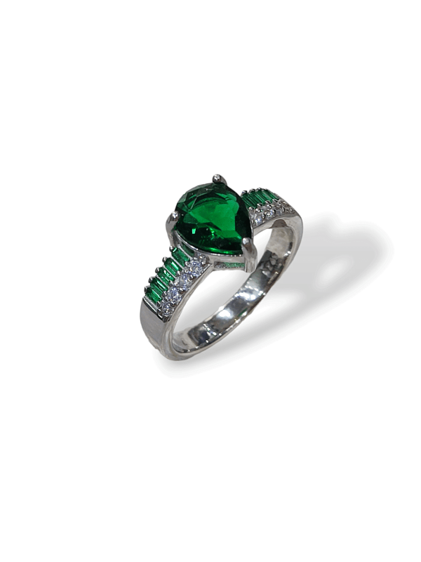 Δαχτυλίδι από ασήμι 925 επιπλατινωμένο με πράσινες και λευκές πέτρες.